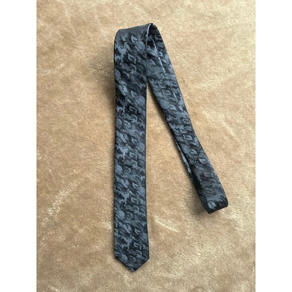 The Original Penguin Silk Tie Black Gray Camouflage 2” - Picture 1 of 4
